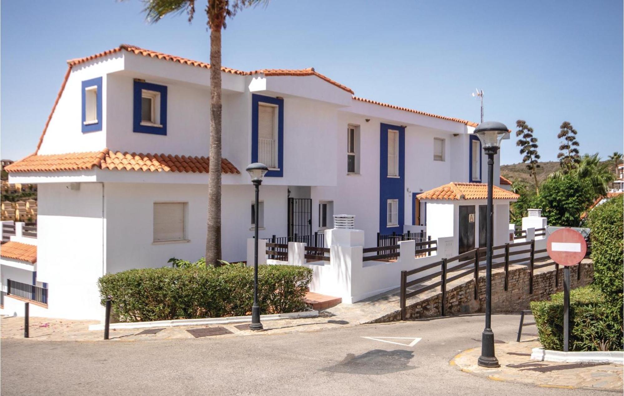 3 Bedroom Amazing Apartment In La Duquesa Castillo de Sabinillas Exterior foto
