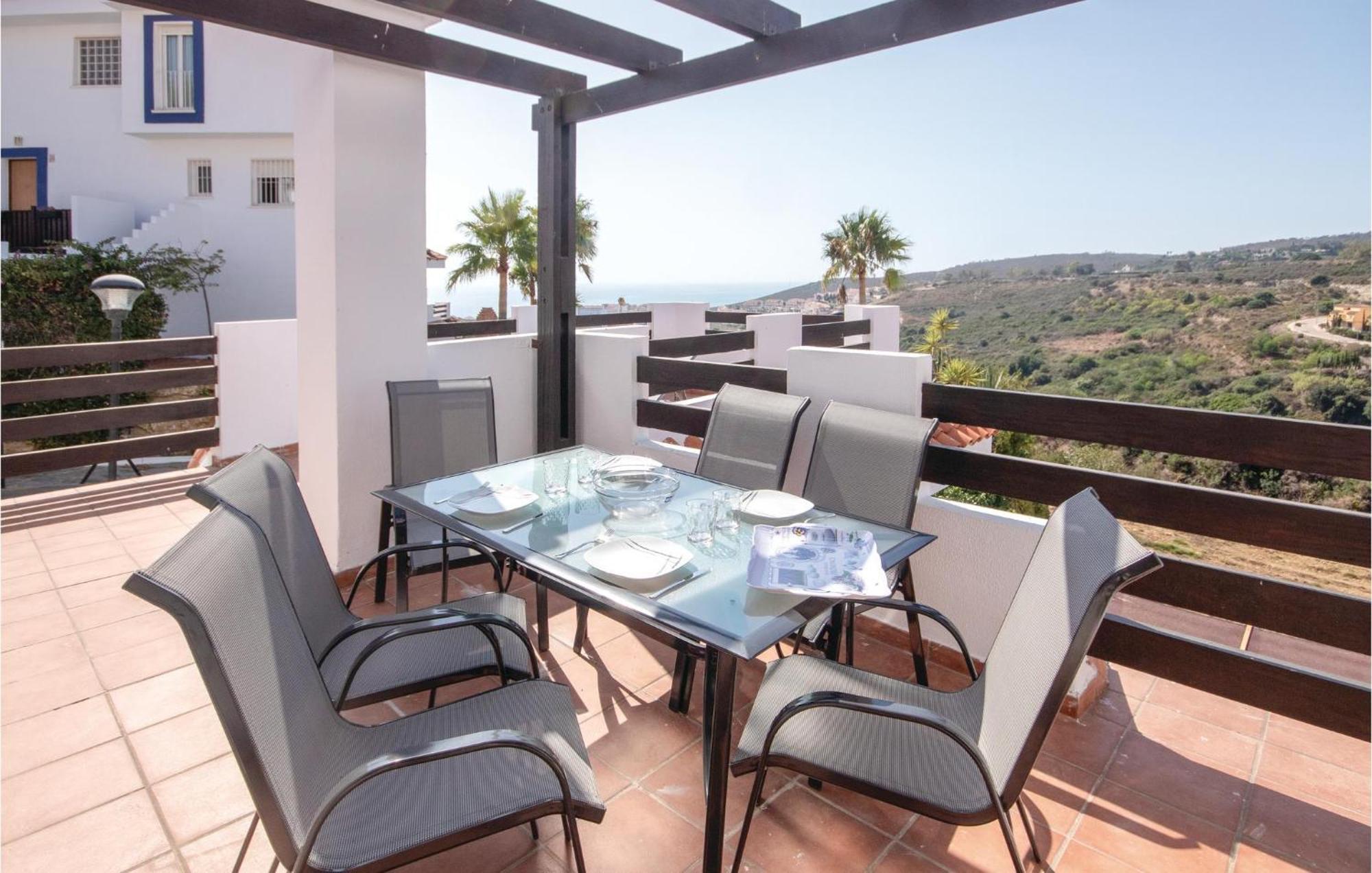 3 Bedroom Amazing Apartment In La Duquesa Castillo de Sabinillas Exterior foto