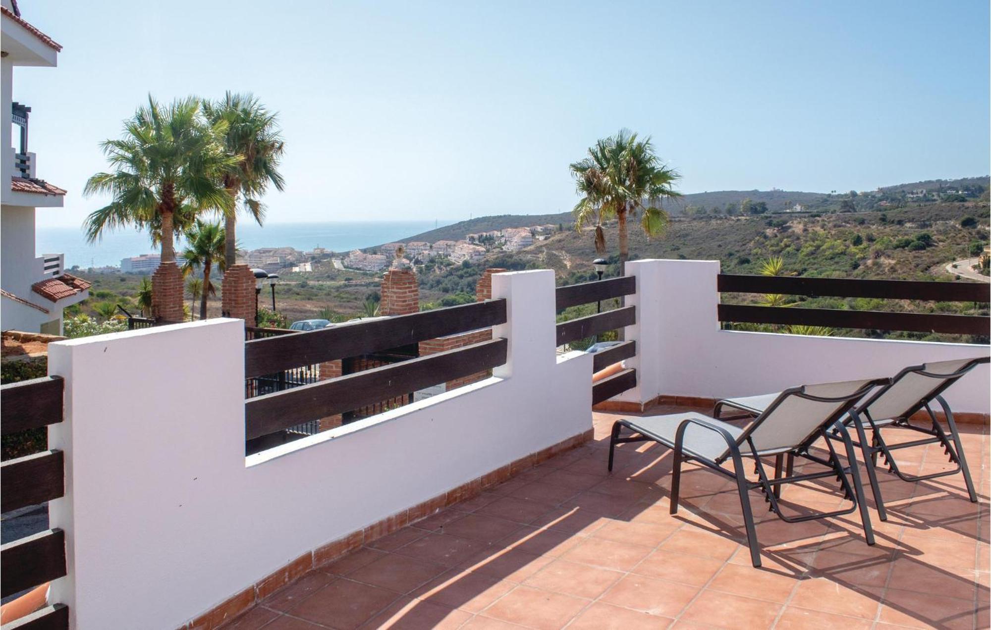3 Bedroom Amazing Apartment In La Duquesa Castillo de Sabinillas Exterior foto